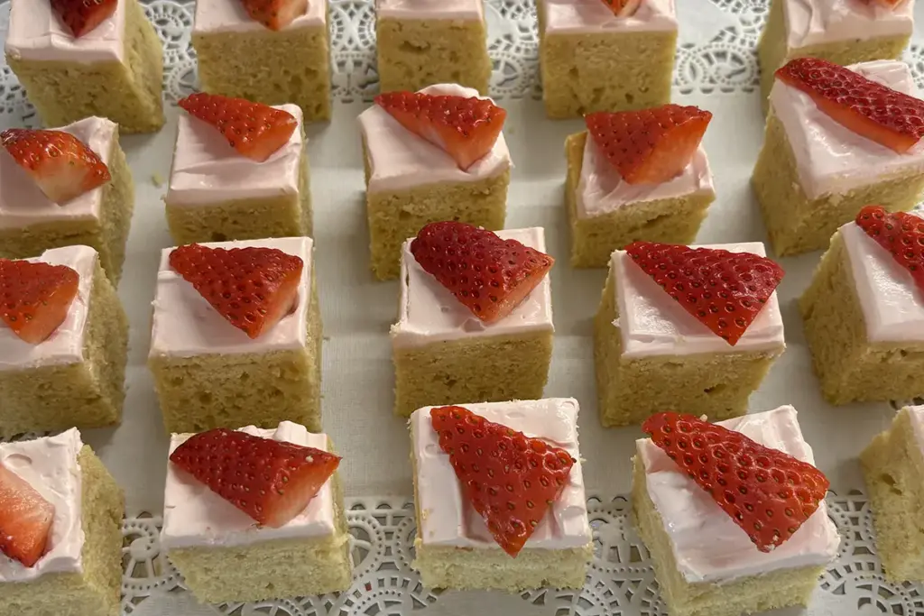 Strawberry sponger cake